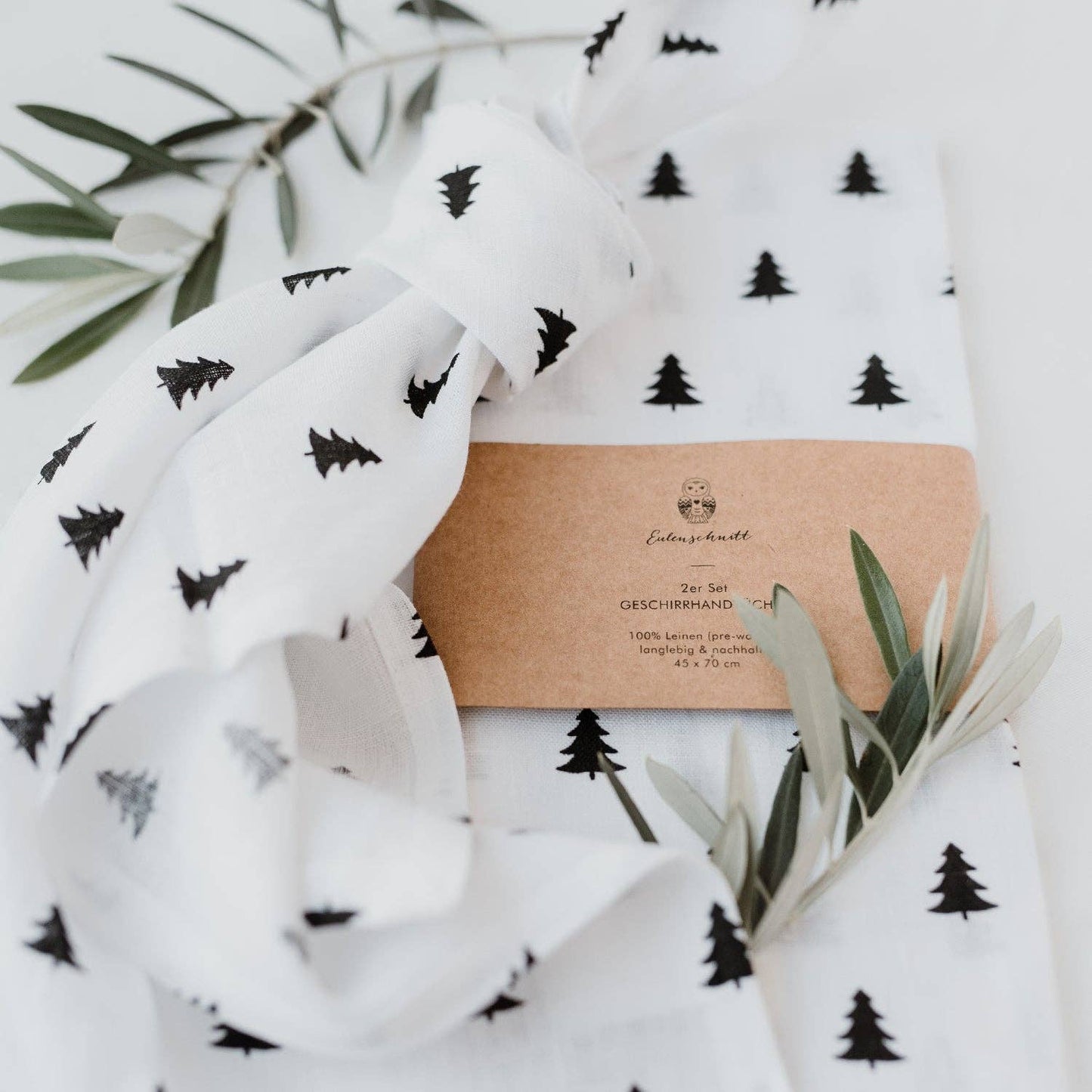 Xmas Linen tea towels fir in a set of 2