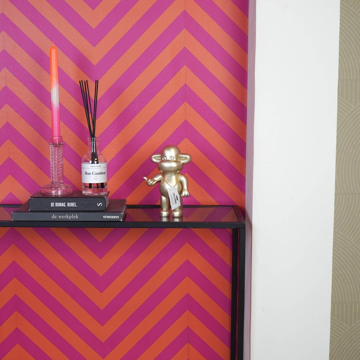 Hang Loose Monkey  'The Legend'  Gold - 11x7x19cm