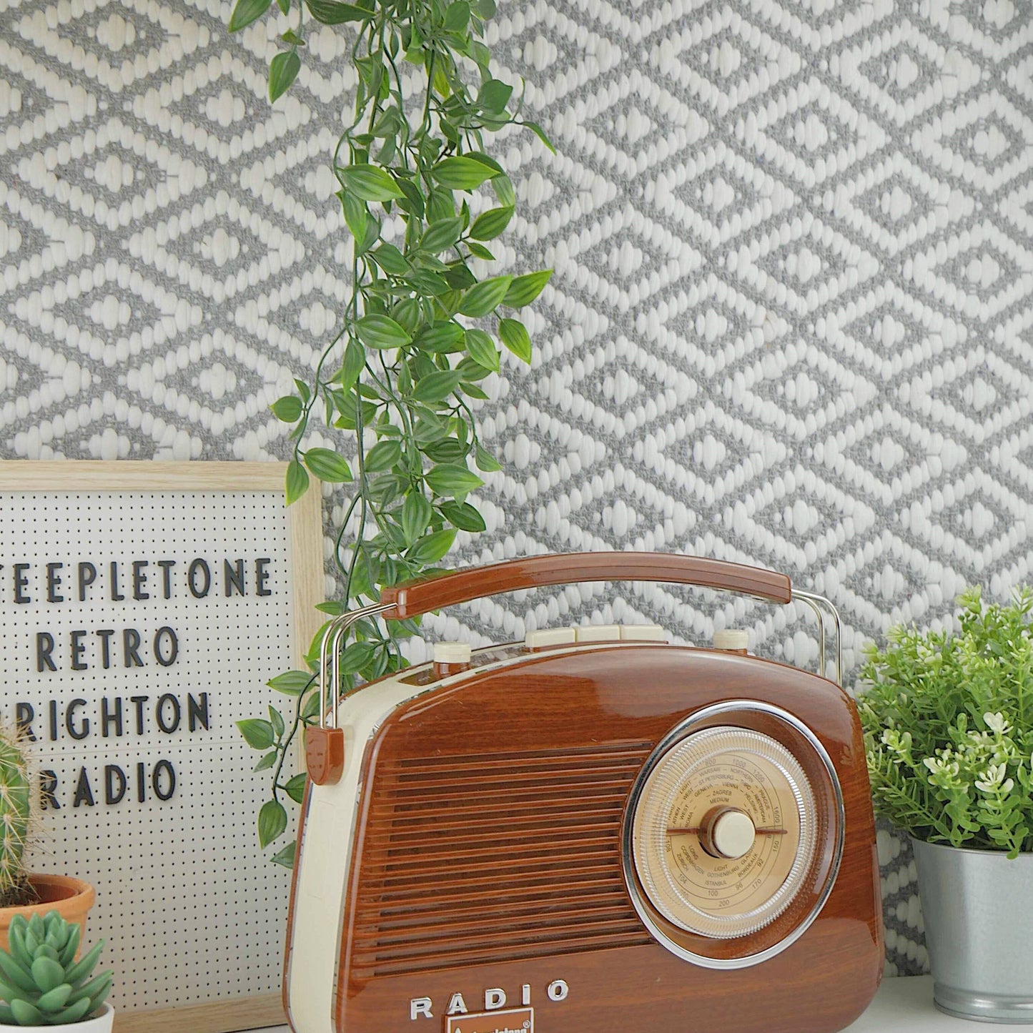 Classic Vintage Style  Brighton FM/MW/LW Radio & BLUETOOTH